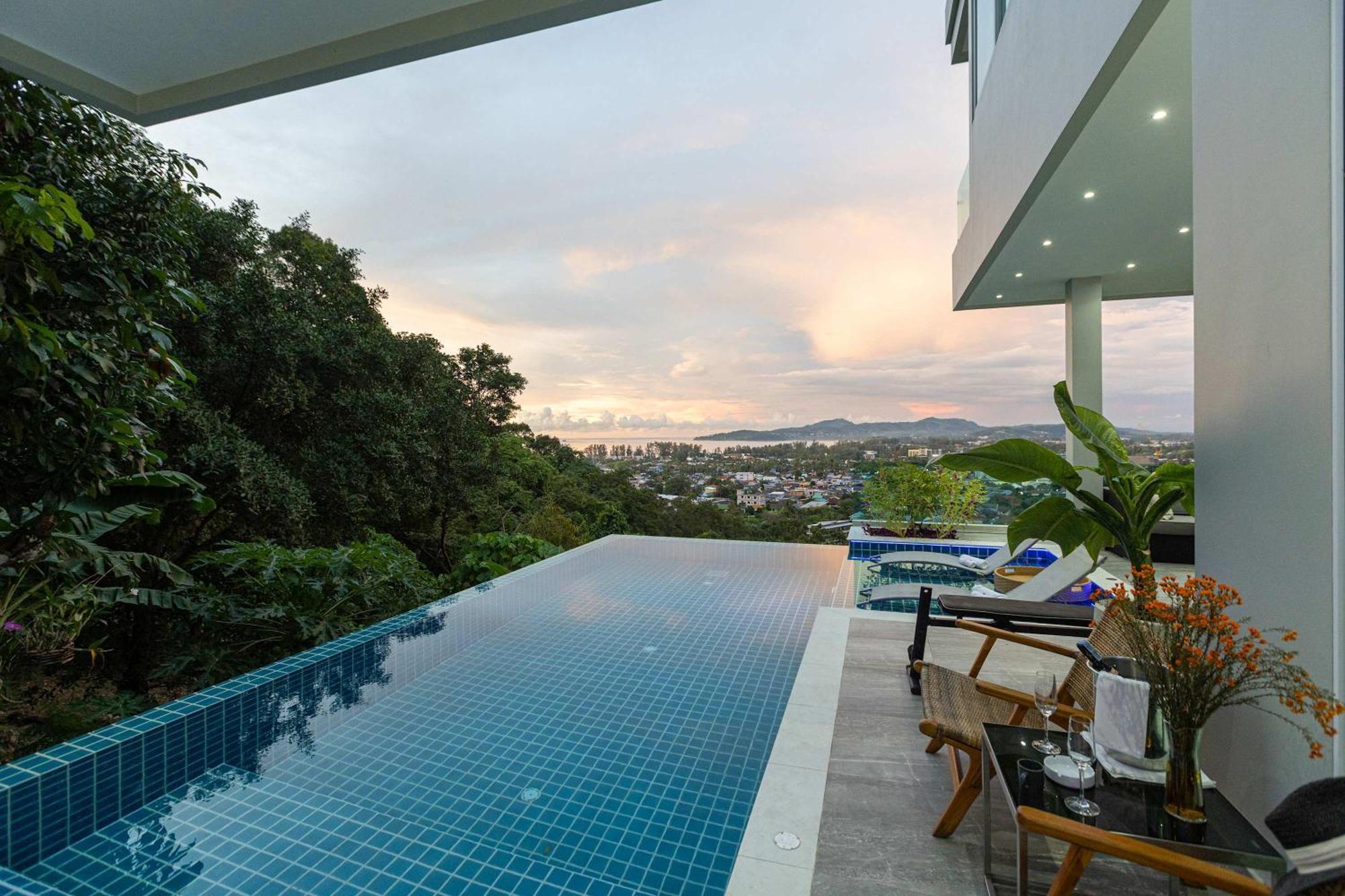 Seaview Three Bedroom In Bangtao Area